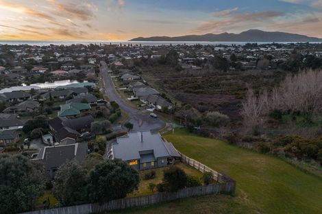 Photo of property in 42 Harry Shaw Way, Raumati South, Paraparaumu, 5032