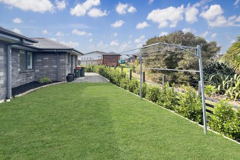 Photo of property in 3 Omahuru Road, Glenbrook, 2681