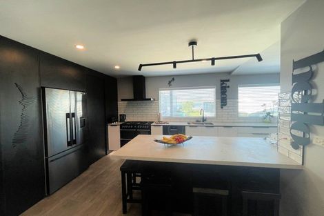 Photo of property in 1 Airlie Road, Plimmerton, Porirua, 5026