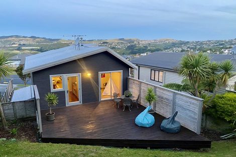 Photo of property in 27 Waverton Terrace, Churton Park, Wellington, 6037