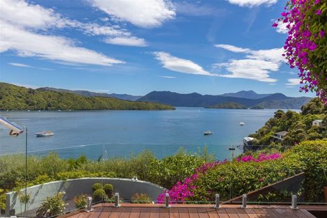 Photo of property in 2 Marina View, Waikawa, Picton, 7281