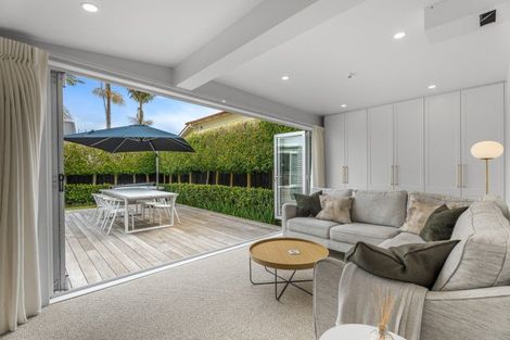 Photo of property in 9a North Avenue, Narrow Neck, Auckland, 0624