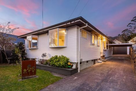 Photo of property in 3 Glen Alice Grove, Naenae, Lower Hutt, 5011