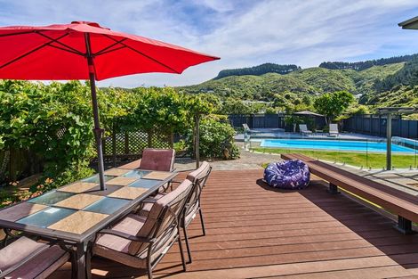 Photo of property in 7 Tui Terrace, Tawa, Wellington, 5028