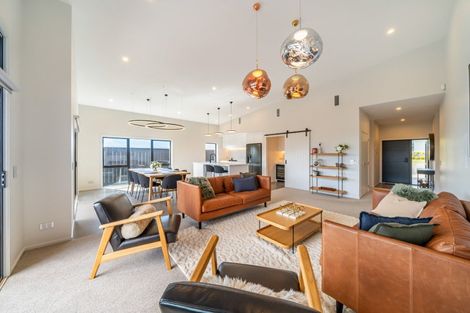 Photo of property in 16 Te Hoiere Street, Aotea, Porirua, 5024