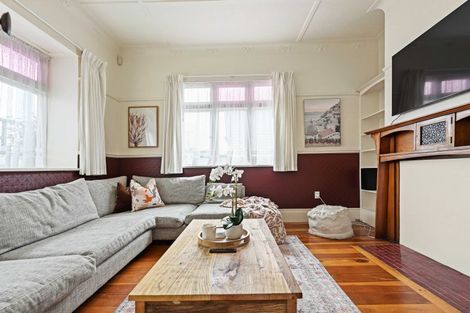 Photo of property in 35 Thackeray Street, Hamilton Lake, Hamilton, 3204