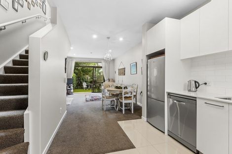 Photo of property in 2/24 Tamar Street, Island Bay, Wellington, 6023