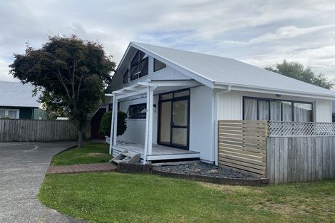 Photo of property in 25a/5 Beach Road, Te Atatu Peninsula, Auckland, 0610