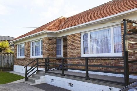 Photo of property in 32 Flanshaw Road, Te Atatu South, Auckland, 0610