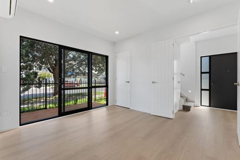 Photo of property in 729 Massey Road, Mangere, Auckland, 2022