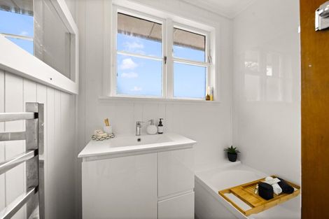 Photo of property in 12 Cambridge Road, Martinborough, 5711