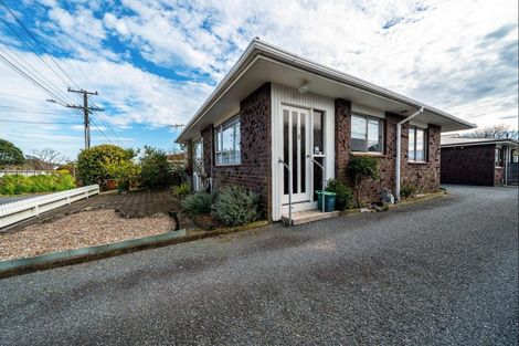 Photo of property in 5 Union Street, Merrilands, New Plymouth, 4312