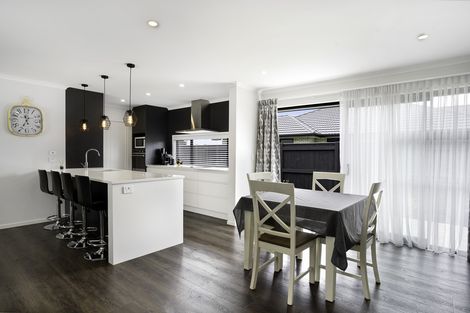 Photo of property in 15 Maple Grove, Kingston, Wellington, 6021