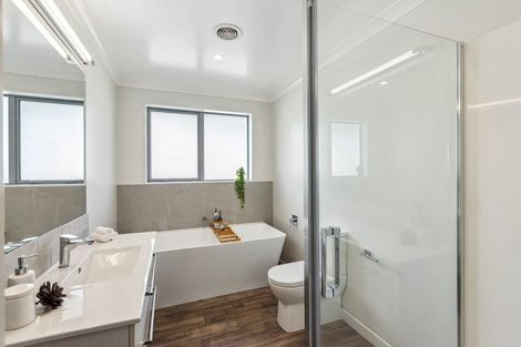 Photo of property in 11 Taranui Way, Paraparaumu Beach, Paraparaumu, 5032