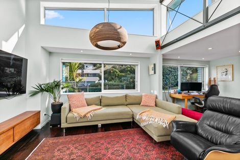 Photo of property in 10 Cave Road, Houghton Bay, Wellington, 6023