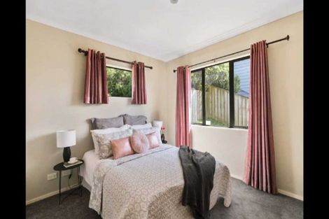 Photo of property in 67 Dress Circle, Newlands, Wellington, 6037