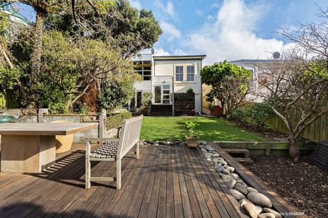 Photo of property in 33 Myrtle Crescent, Mount Cook, Wellington, 6021