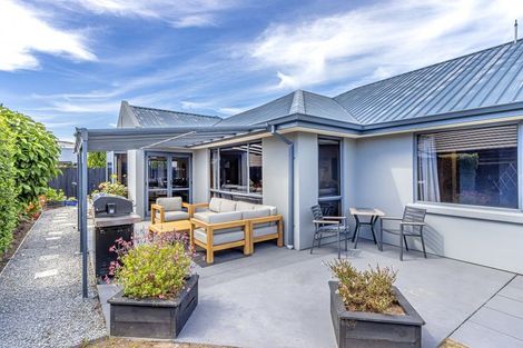 Photo of property in 142 Inwoods Close, Parklands, Christchurch, 8083