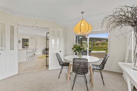 Photo of property in 2 Fairview Terrace, Waipahihi, Taupo, 3330