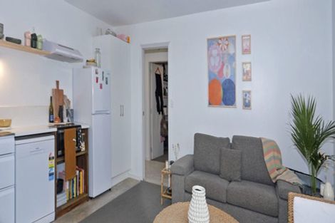 Photo of property in 203 Marine Parade, Mount Maunganui, 3116