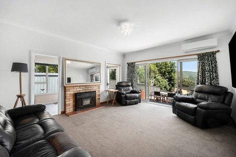 Photo of property in 70 Glanmire Road, Newlands, Wellington, 6037