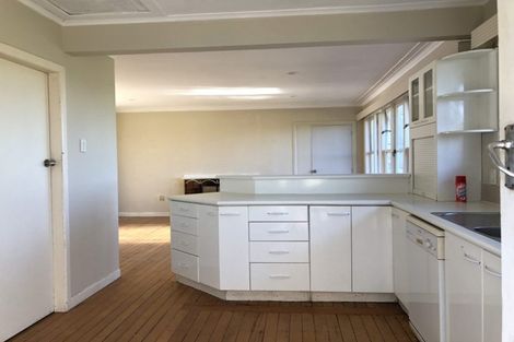 Photo of property in 25 Lake Road, Northcote, Auckland, 0627