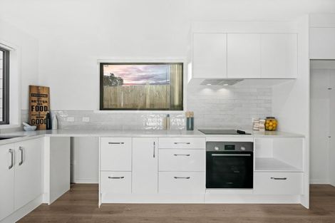 Photo of property in 6d Buisson Glade, West Harbour, Auckland, 0618