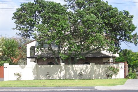 Photo of property in 210 East Coast Road, Forrest Hill, Auckland, 0620