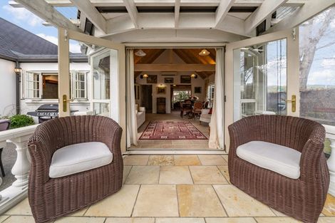 Photo of property in 1 Oakmont, Heretaunga, Upper Hutt, 5018