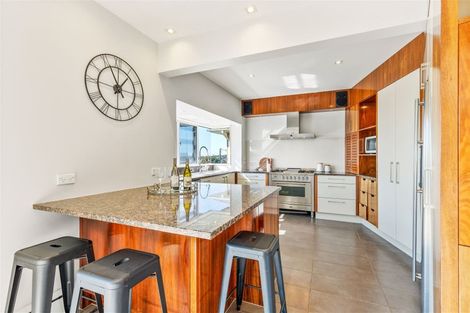Photo of property in 30 Churchill Road, Murrays Bay, Auckland, 0630