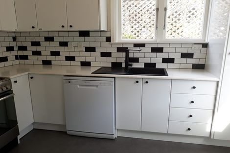 Photo of property in 3-5 Knoll Street, Island Bay, Wellington, 6023