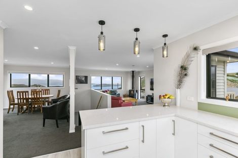 Photo of property in 9b Epic Way, Newlands, Wellington, 6037