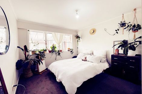 Photo of property in 74 Nikau Street, New Lynn, Auckland, 0600