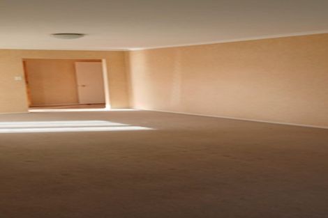 Photo of property in 14 Harobed Place, Weymouth, Auckland, 2103