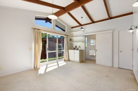 Photo of property in 31 Cron Avenue, Te Atatu South, Auckland, 0610