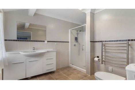 Photo of property in 8a Grassways Avenue, Pakuranga, Auckland, 2010