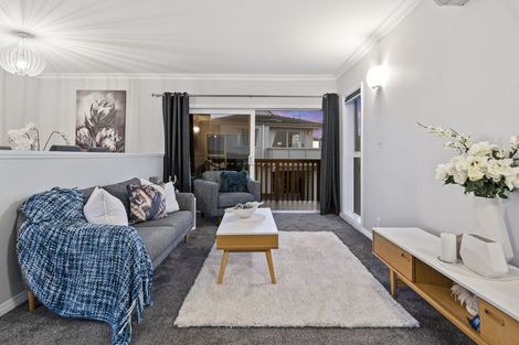 Photo of property in 2/52 Maxwelton Drive, Mairangi Bay, Auckland, 0630