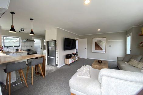 Photo of property in 1/38 Aeroview Drive, Beach Haven, Auckland, 0626