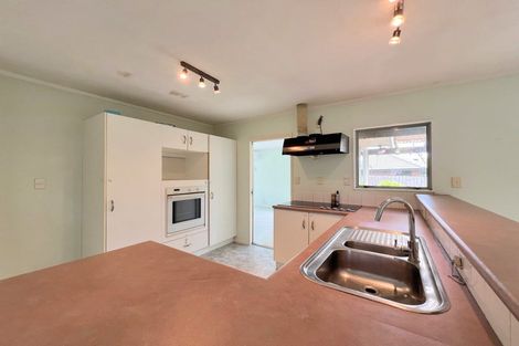 Photo of property in 6 Waylen Place, Burswood, Auckland, 2013