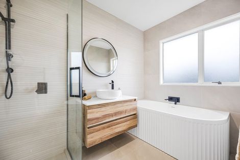 Photo of property in 6/199 Birdwood Road, Massey, Auckland, 0614