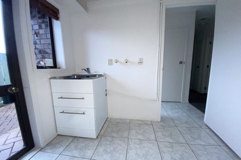 Photo of property in 9 Liam Place, Half Moon Bay, Auckland, 2012