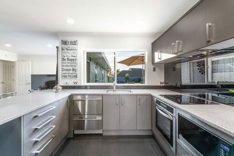 Photo of property in 6 John Brooke Crescent, East Tamaki Heights, Auckland, 2016