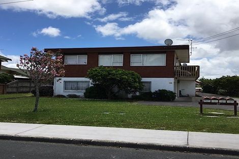 Photo of property in 2/87 Ocean View Road, Hillcrest, Auckland, 0627