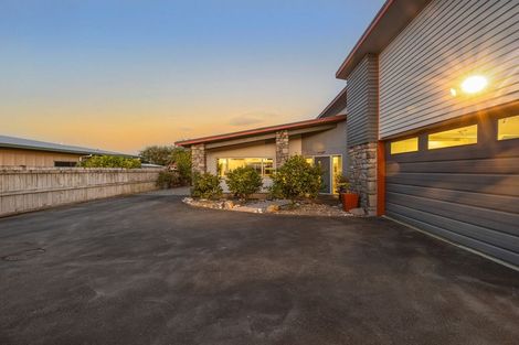 Photo of property in 6a Queenwood Road, Levin, 5510