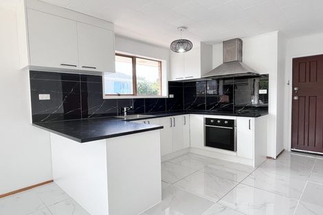 Photo of property in 28 Butterworth Drive, Glendene, Auckland, 0602