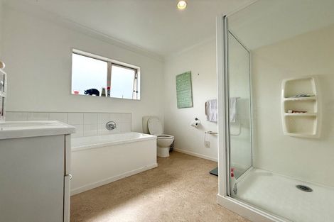 Photo of property in 211 Westchester Drive, Churton Park, Wellington, 6037