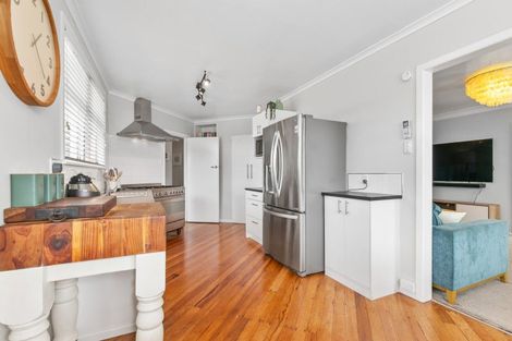 Photo of property in 175 Bartholomew Road, Levin, 5510