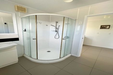 Photo of property in 43 Hutchinson Avenue, New Lynn, Auckland, 0600