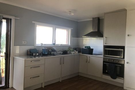 Photo of property in 11 James Evans Drive, Northcote, Auckland, 0627