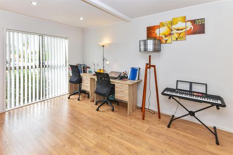 Photo of property in 24 Deodar Place, Totara Heights, Auckland, 2105